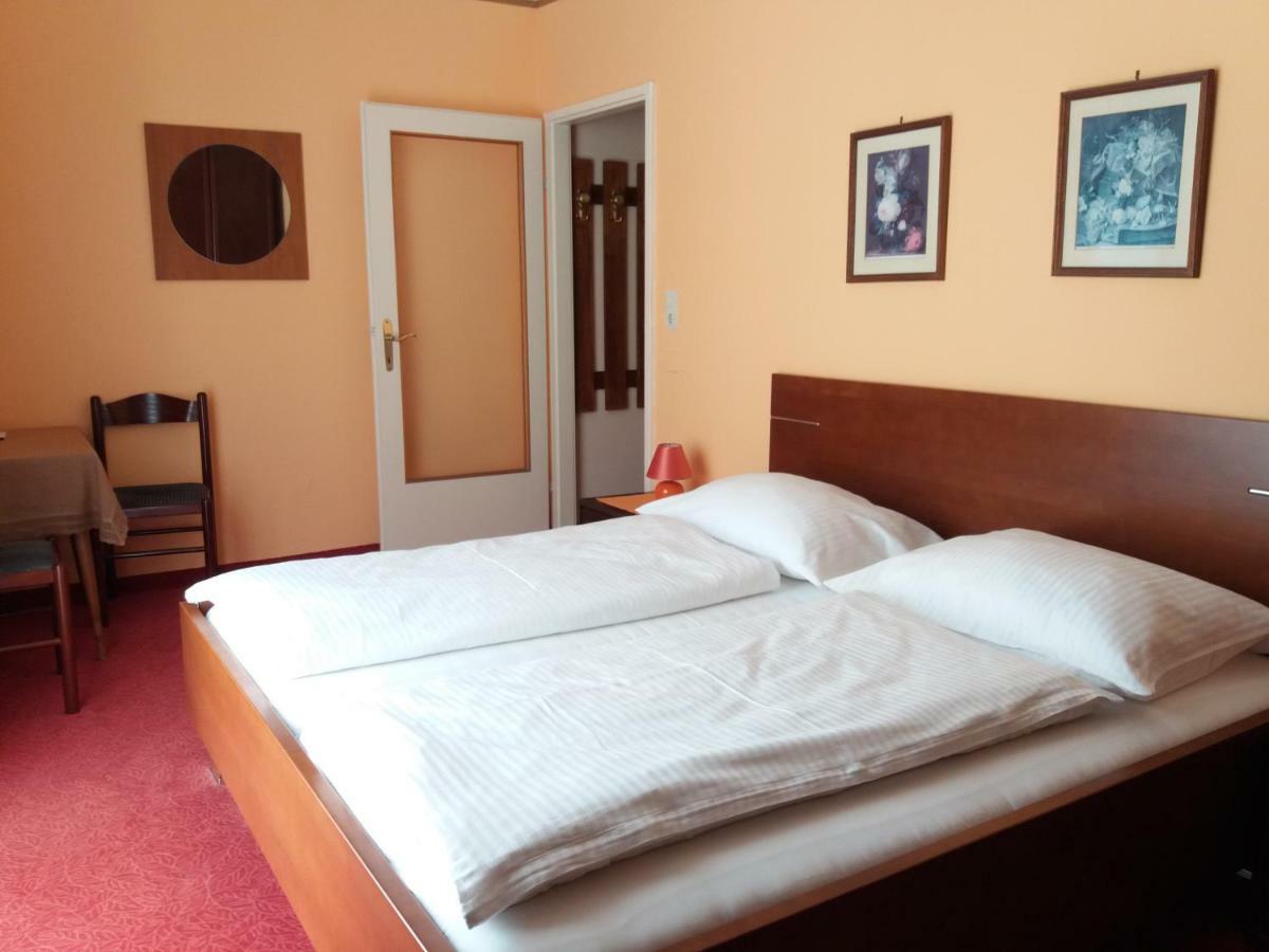 Pension Villa Inge บาเดน ภายนอก รูปภาพ