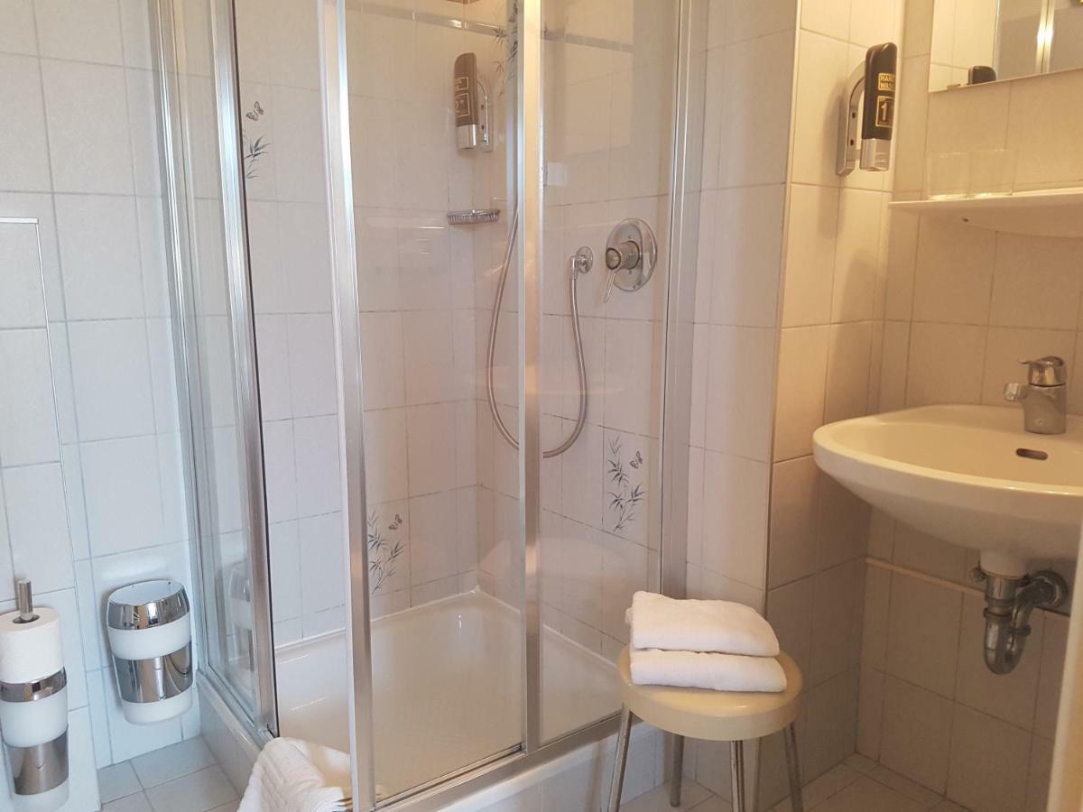 Pension Villa Inge บาเดน ภายนอก รูปภาพ