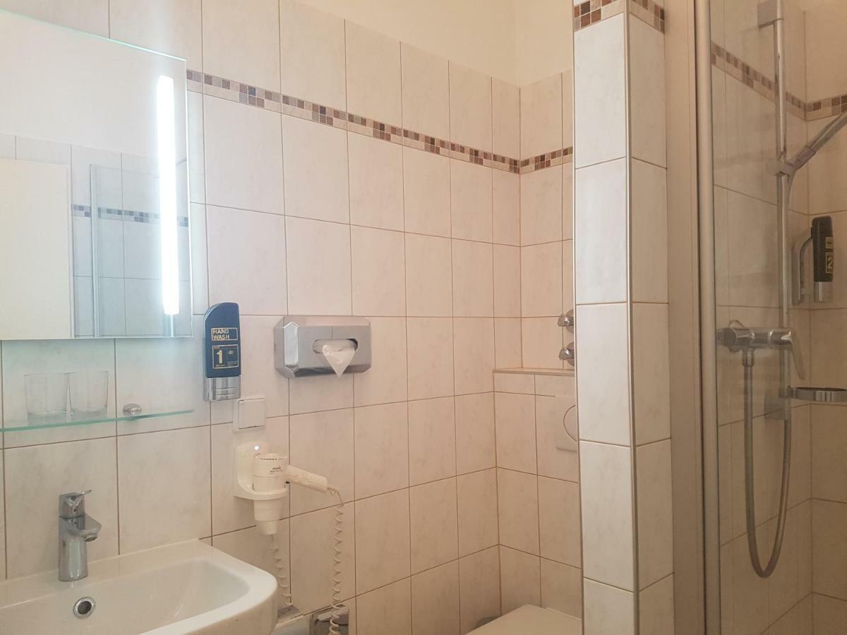 Pension Villa Inge บาเดน ภายนอก รูปภาพ