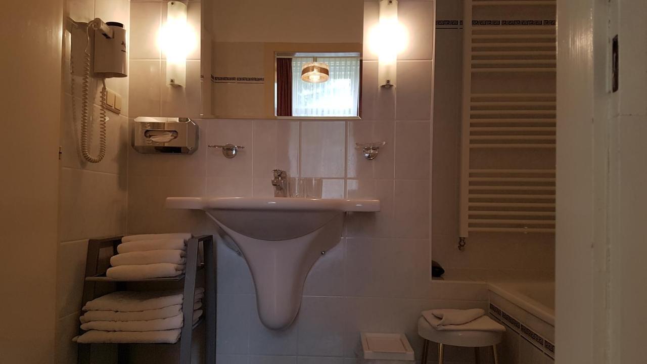 Pension Villa Inge บาเดน ภายนอก รูปภาพ