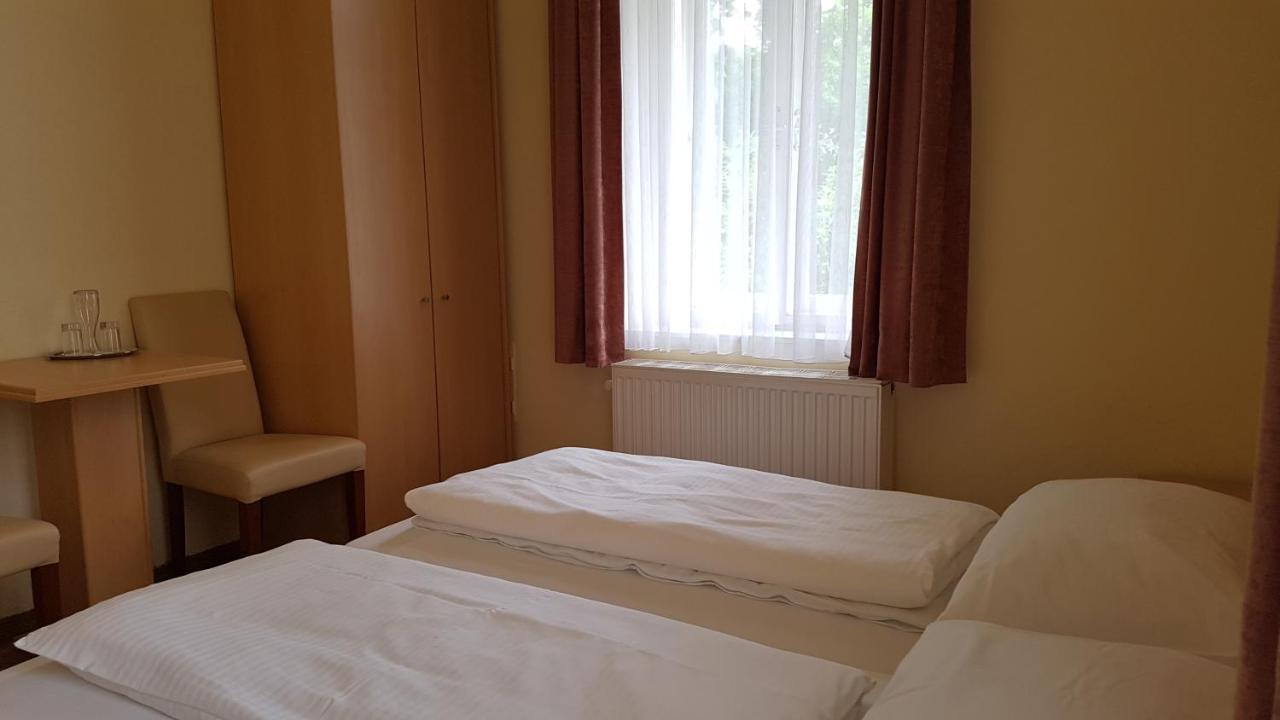 Pension Villa Inge บาเดน ภายนอก รูปภาพ